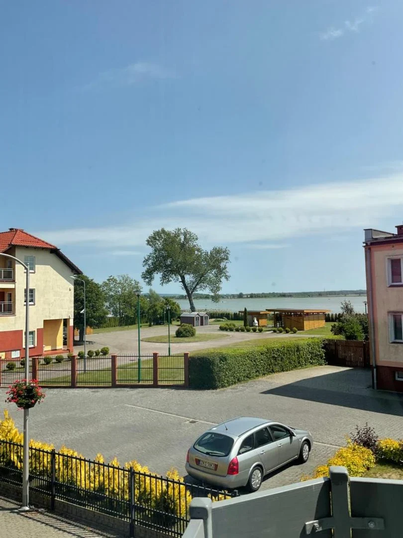 Pokój czteroosobowy z widokiem na jezioro